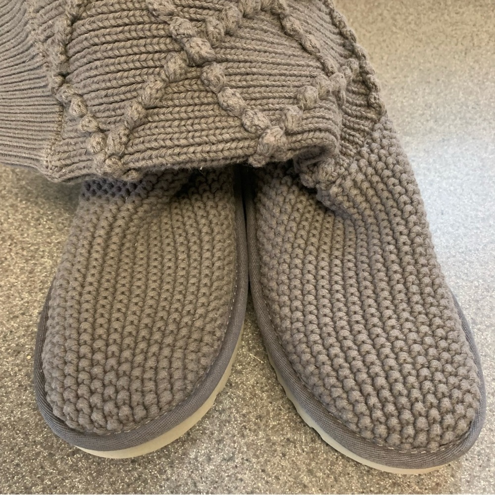 UGG Classic Argyle Knit boots sweater-like texture Never Worn Gray Size 6 - Picture 6 of 7